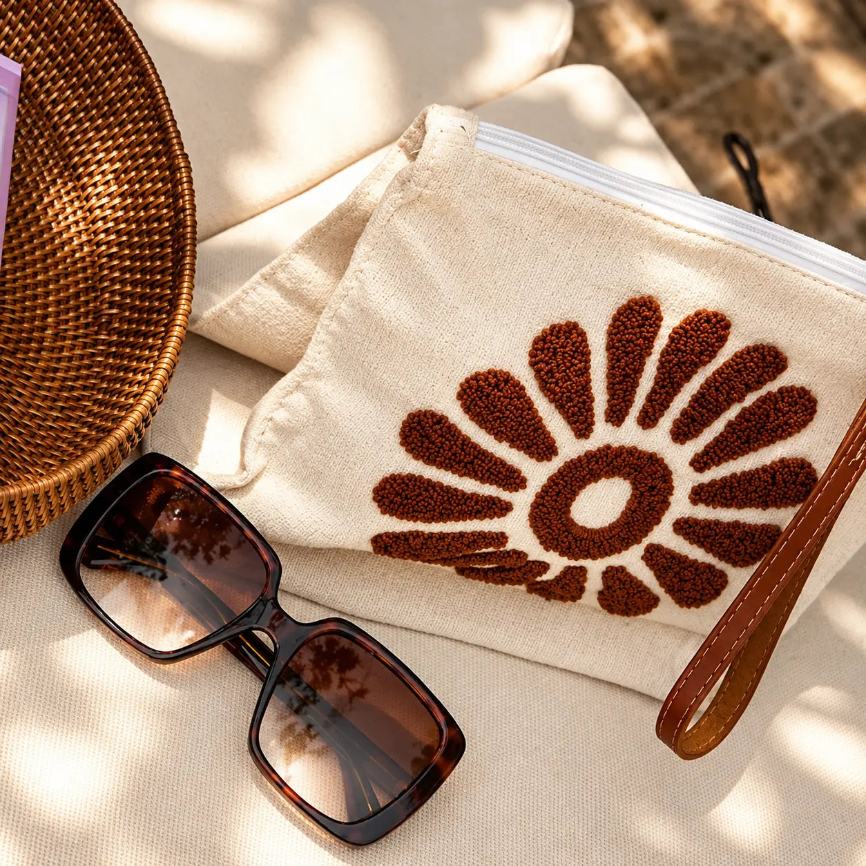 Pochette artisanale – Fleur Marron